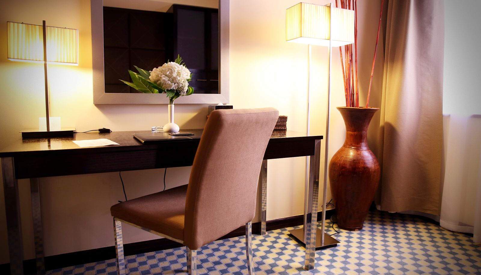 Business room - Eclipse Boutique Suites