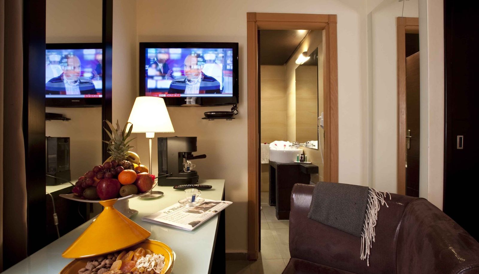 Información - Dellarosa Hotel & Suites