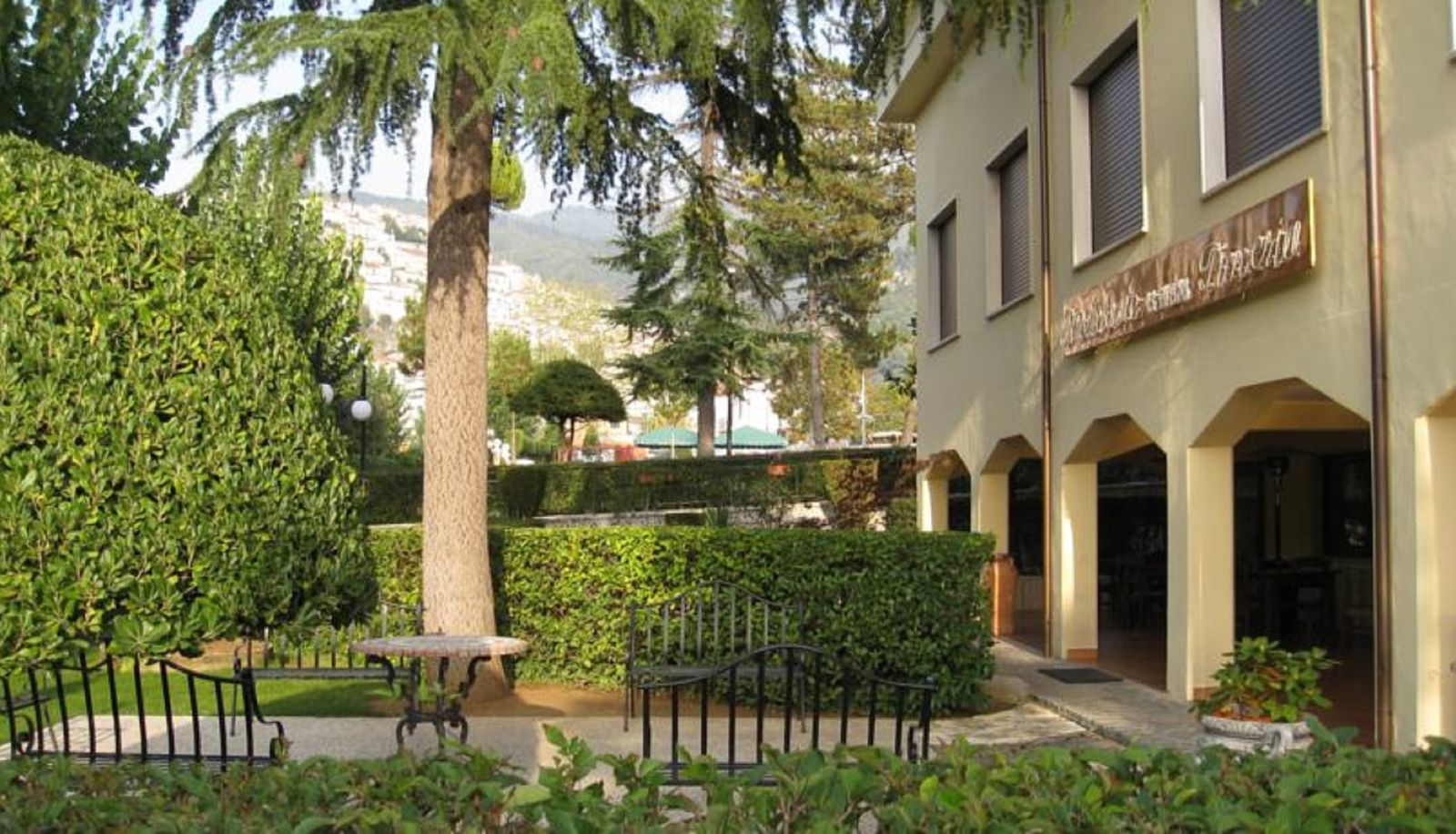 Area esterna dell'hotel - Certosa Grand Hotel