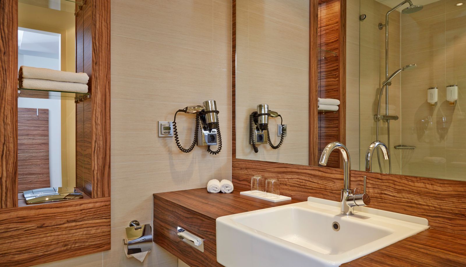 Badezimmer - H+ Hotel Luebeck