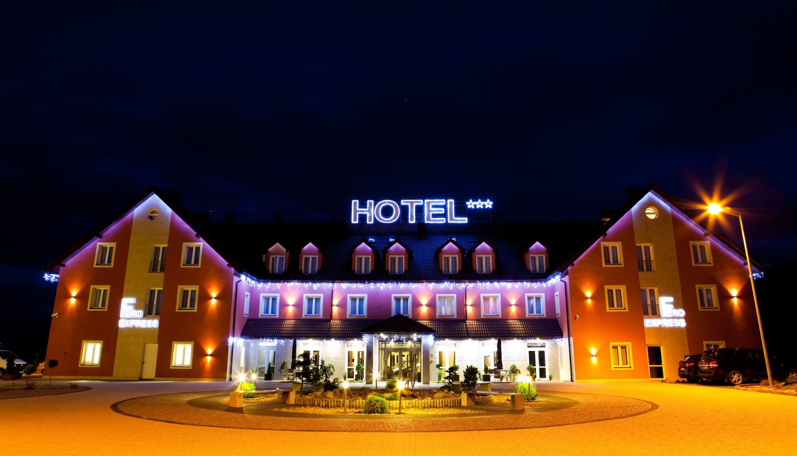 Zewnętrzna część hotelu - Fero Express Kraków