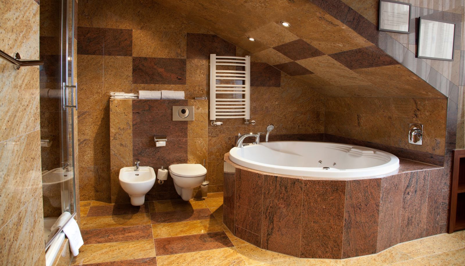 Bathroom - Grand Royal Hotel