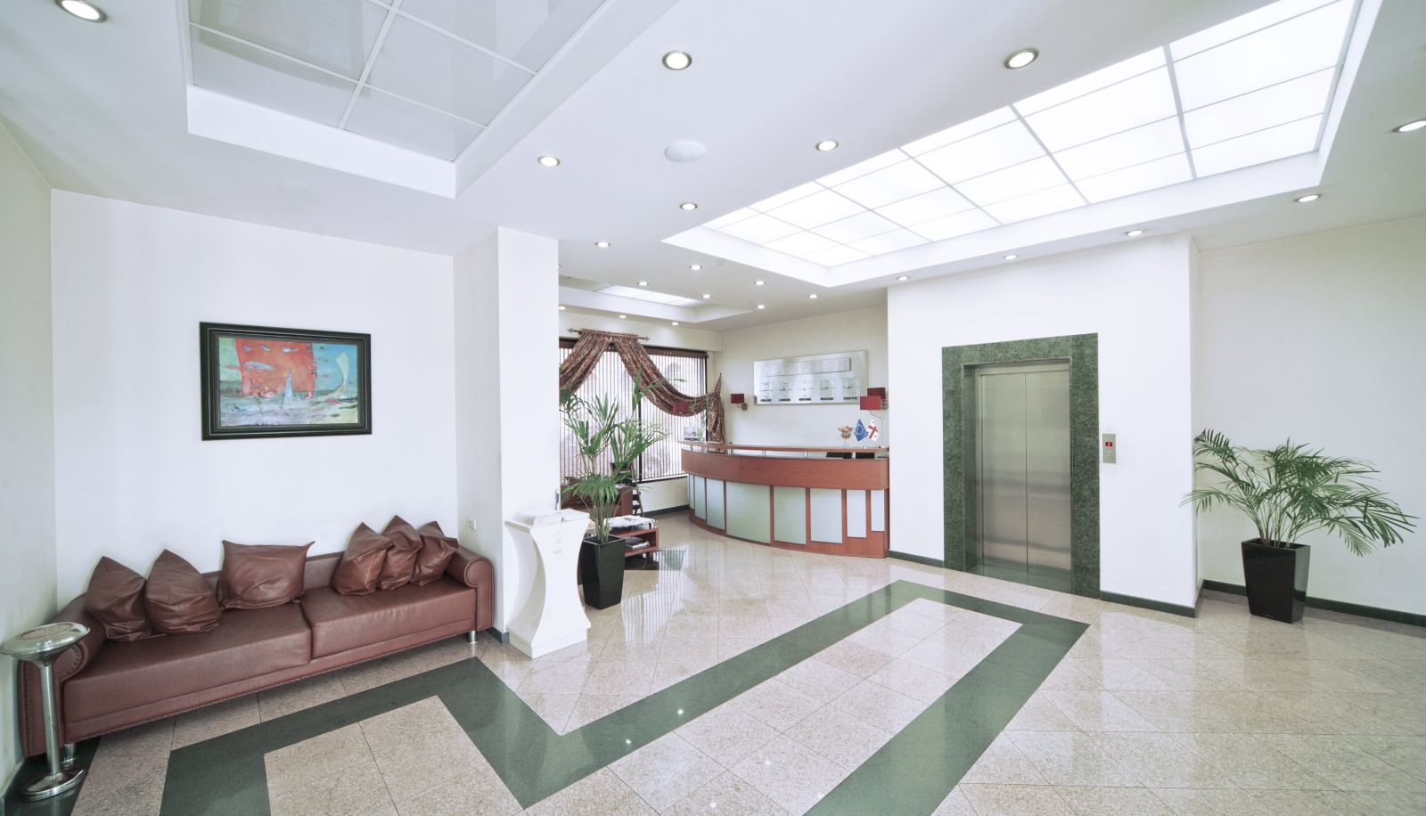 Reception - Cruise Hotel Круиз Отель
