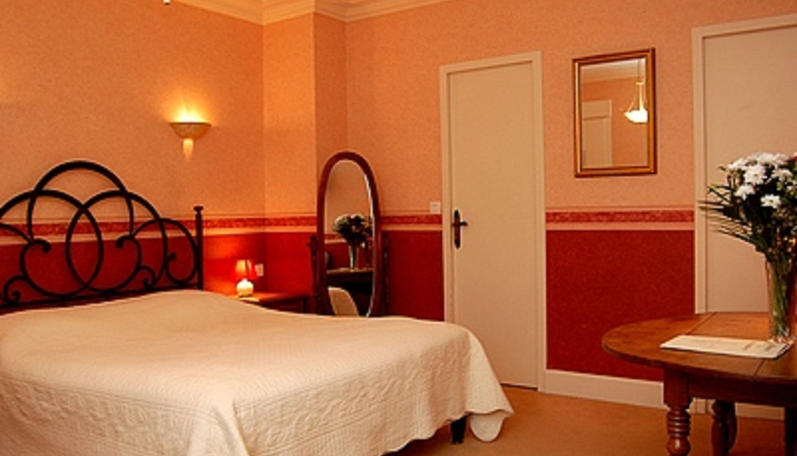 Standard room - Manoir de la Giraudiere Logis