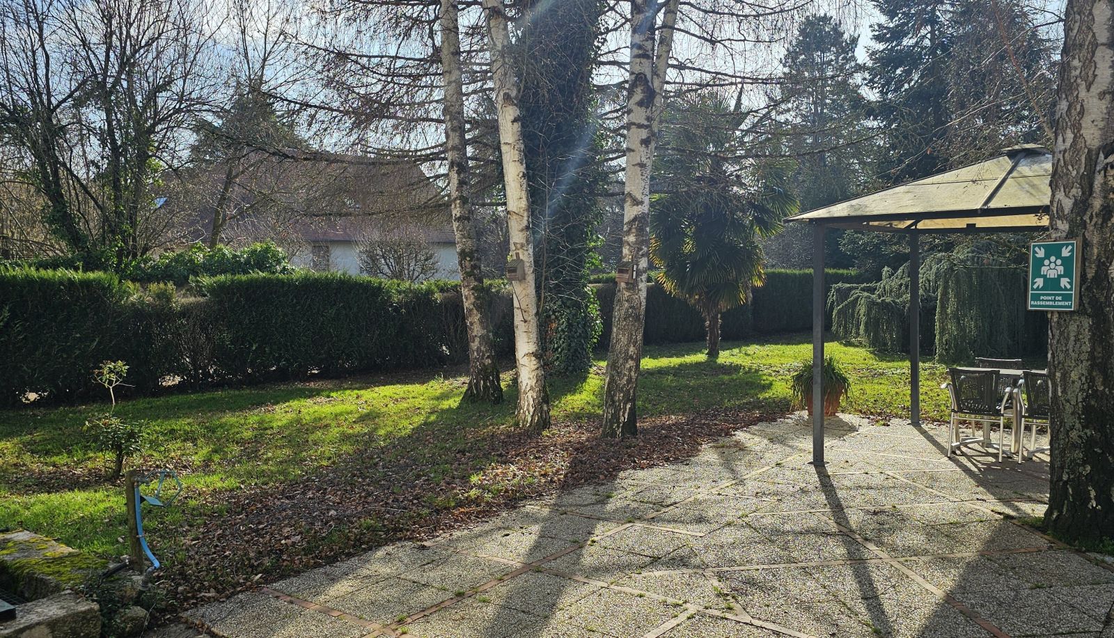 Area esterna dell'hotel - BRIT HOTEL CONFORT GIEN