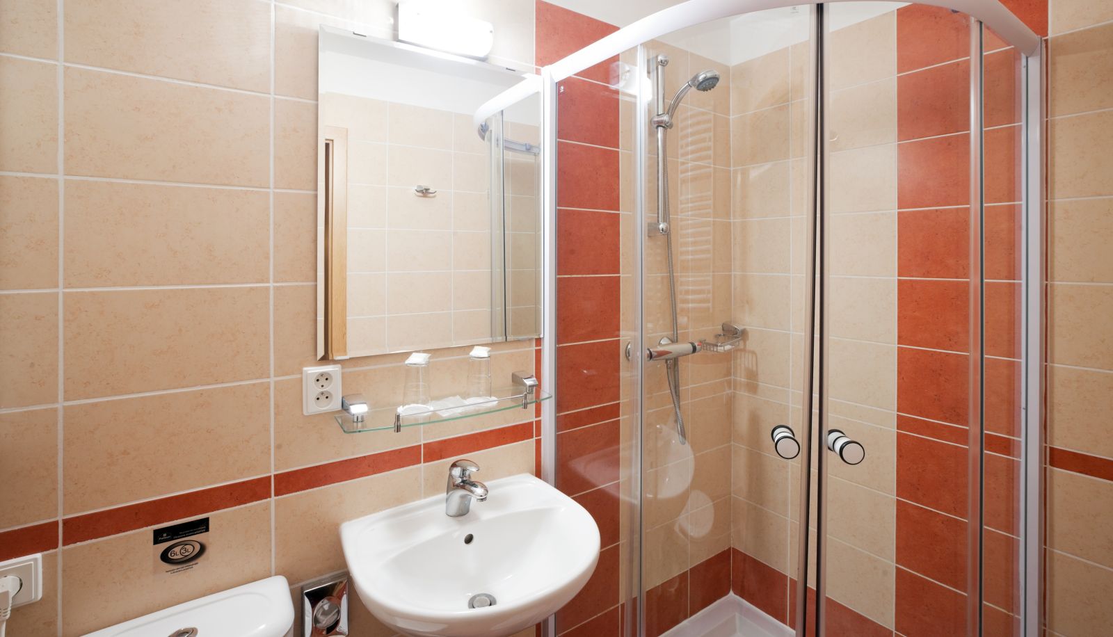Badezimmer - Pytloun Design Self Check-in Hotel