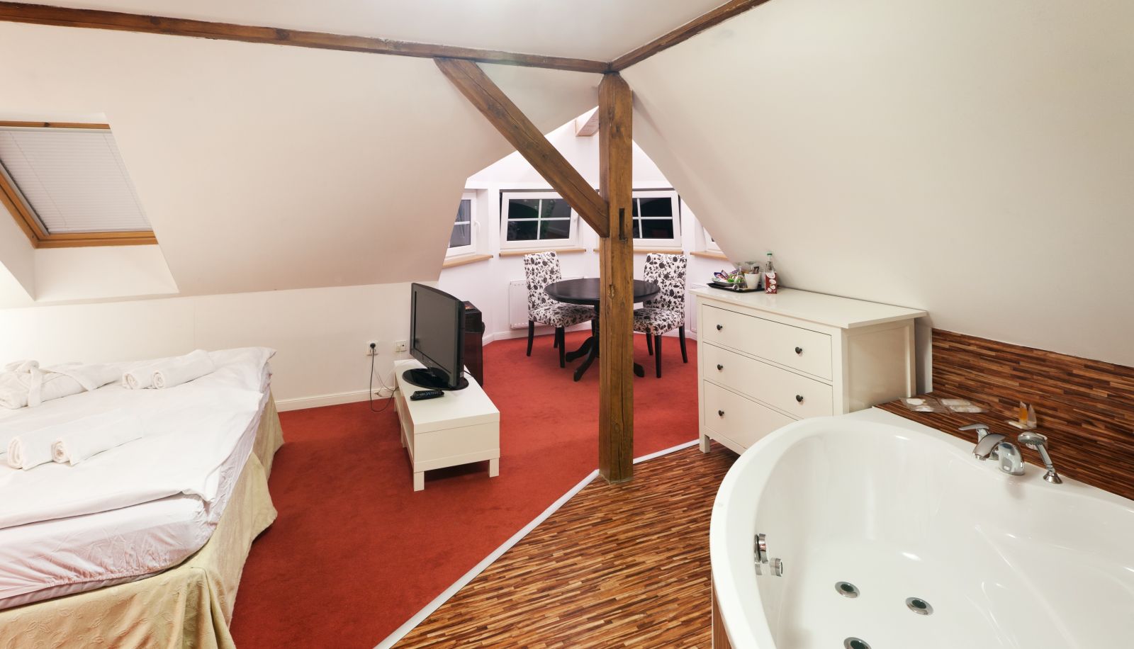 Suite - Pytloun Design Self Check-in Hotel