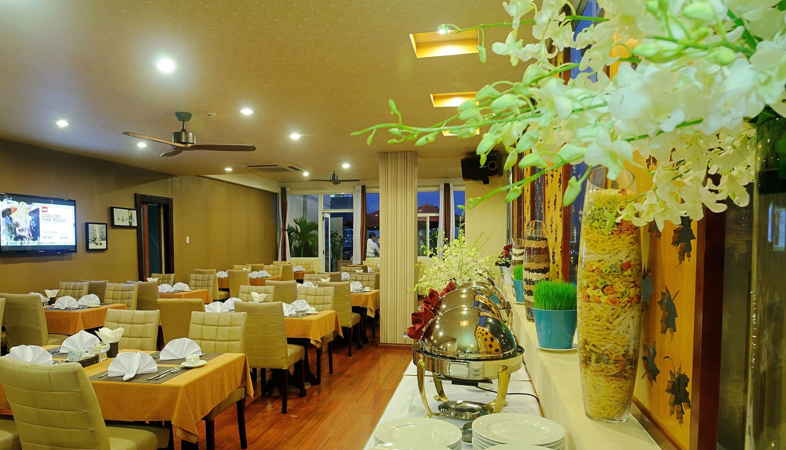 Frühstücksraum innerhalb des Restaurants - Asian Ruby Luxury Hotel
