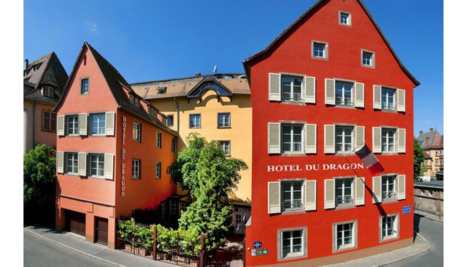 Hotel outdoor area - Hôtel Du Dragon