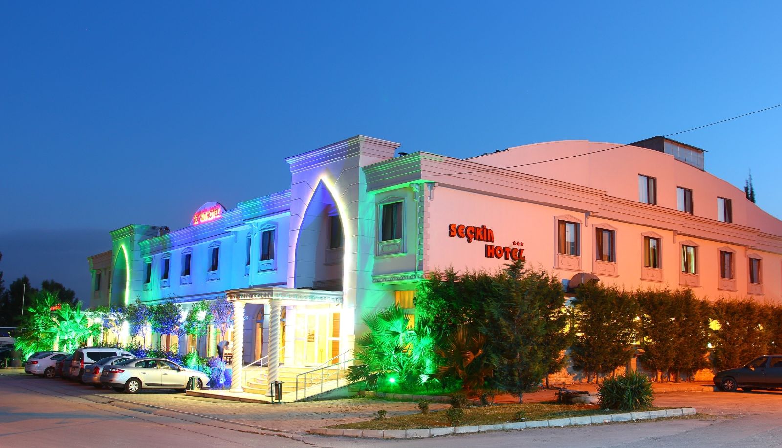 Zona exterior del hotel - Seçkin Otel