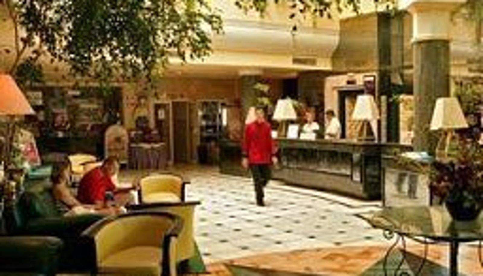 Hal - Delphin Plazza