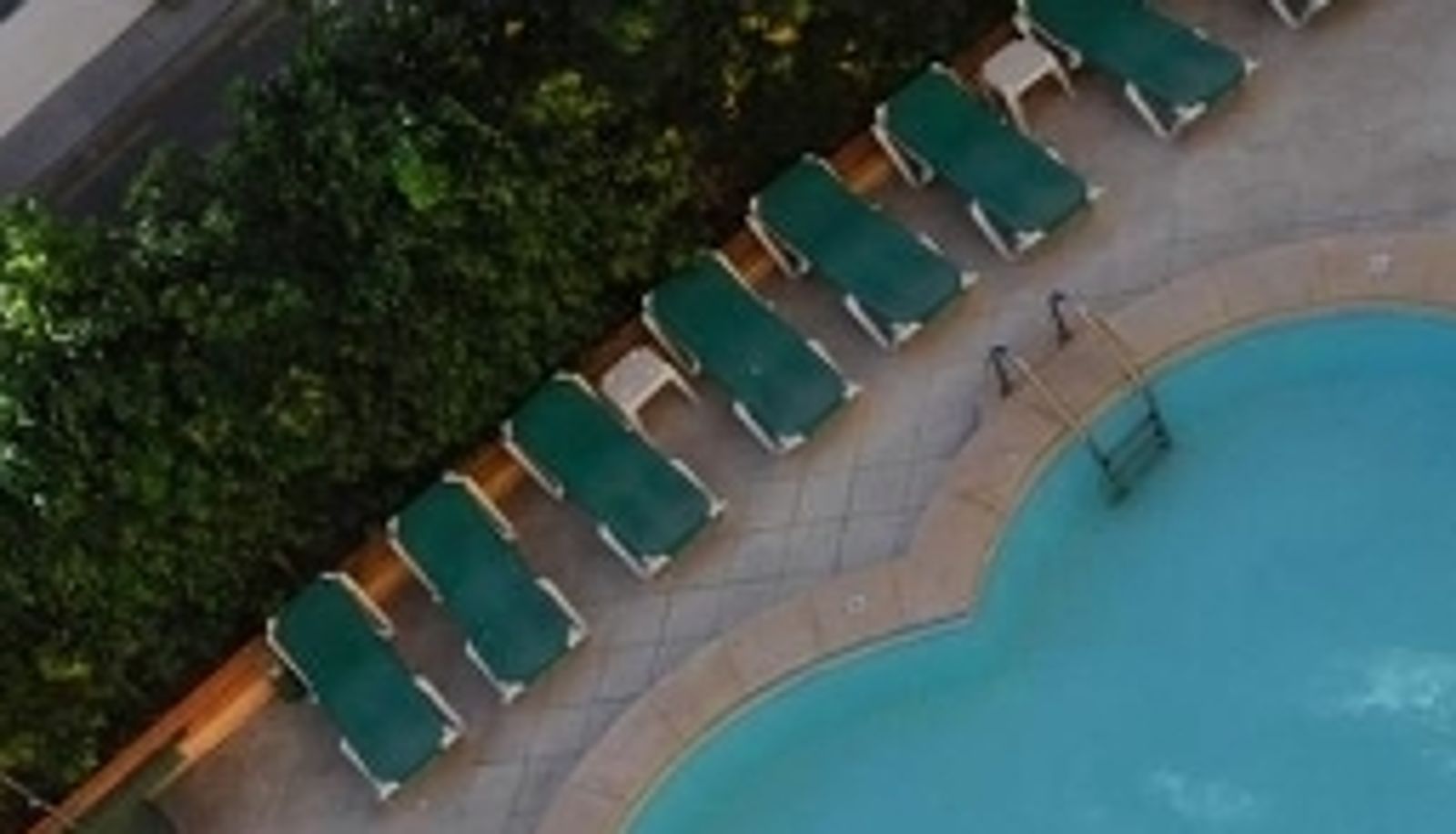 Pool - Montenova Apartamentos