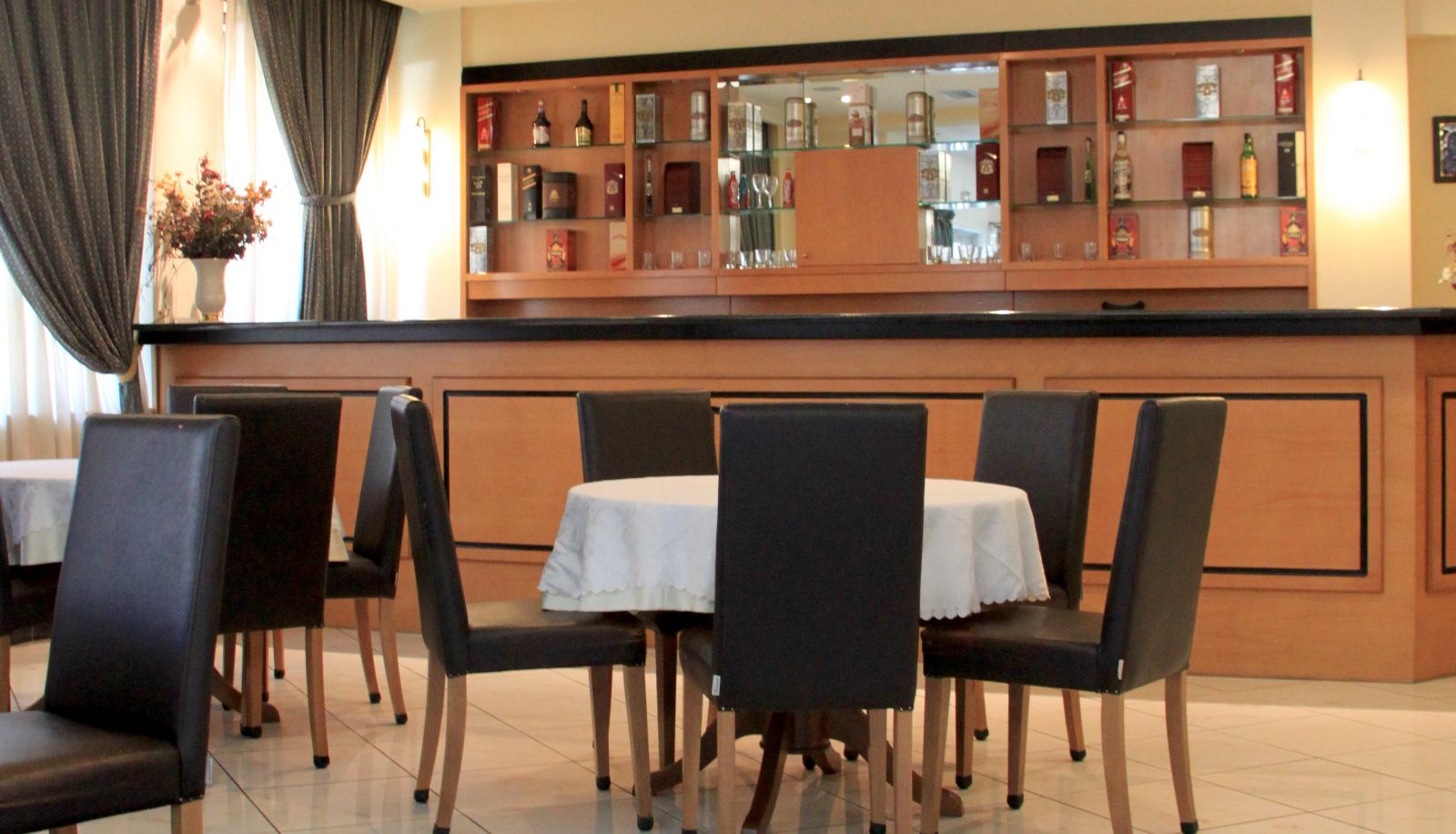 Breakfast room - Platon Hotel