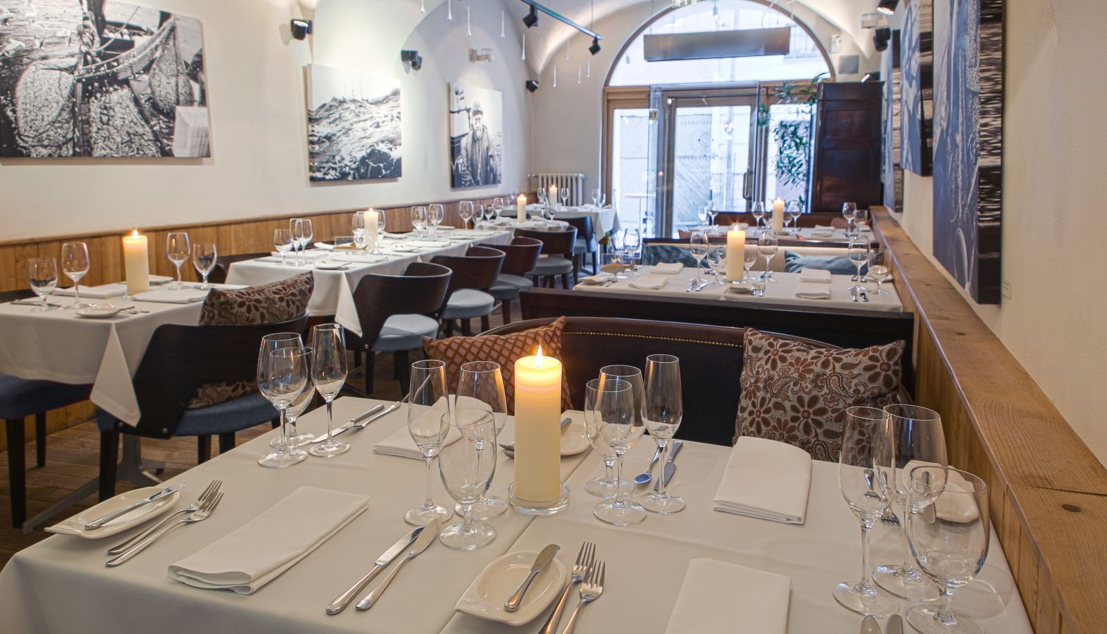 Frühstücksraum innerhalb des Restaurants - Dome Hotel