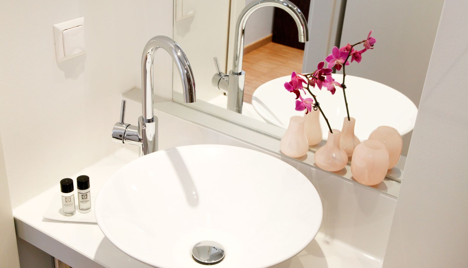 Bathroom - Paragon Apartments