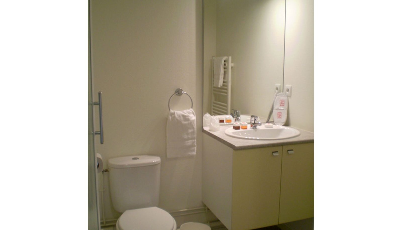 Bathroom - Séjours & Affaires Rennes Longs Champs