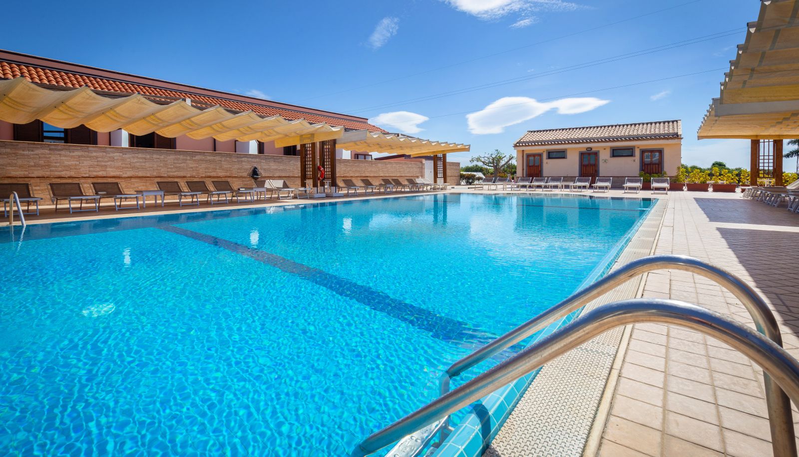 Piscina - La Terra dei Sogni Country Hotel
