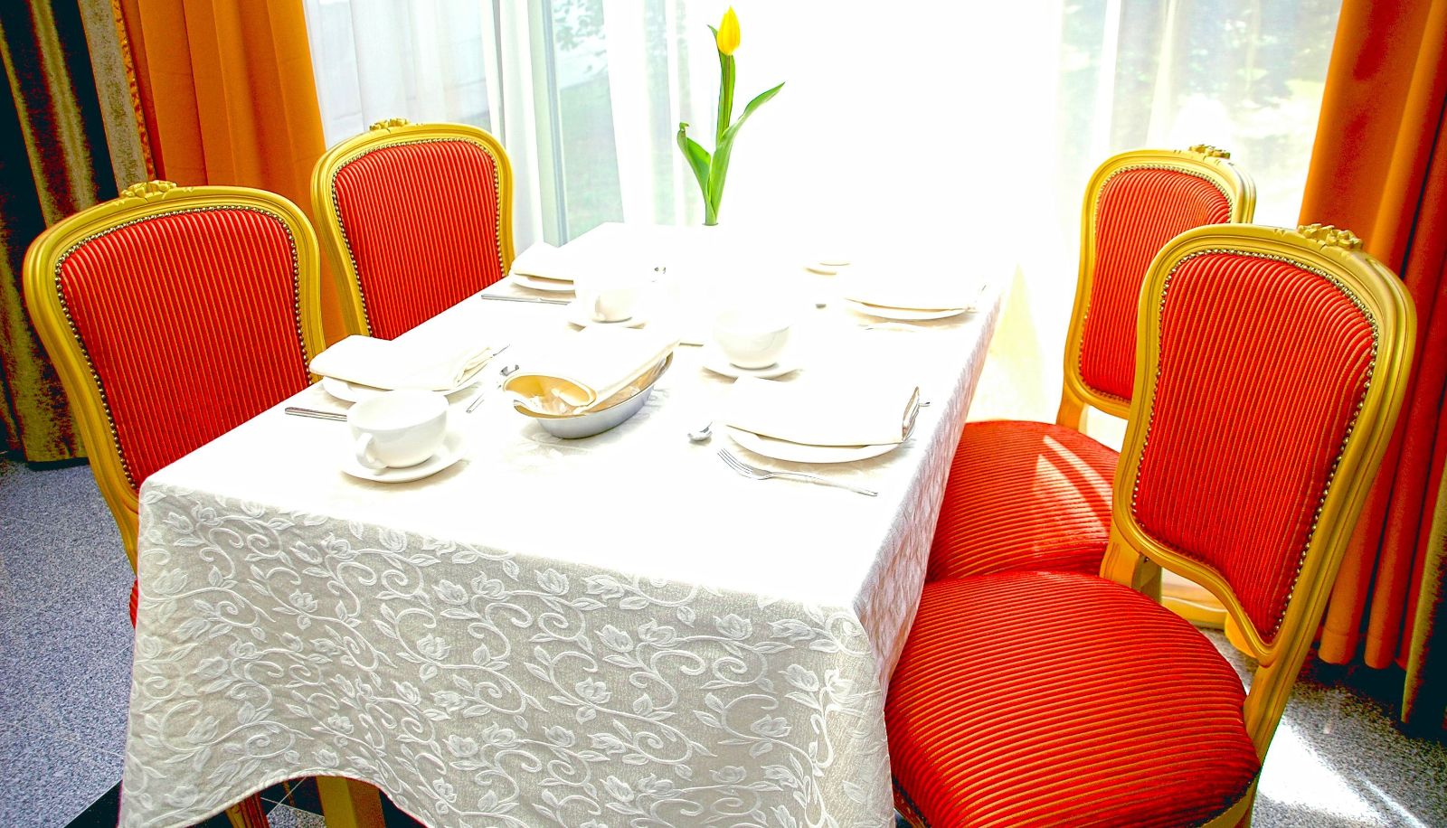 Sala de desayunos dentro del restaurante - Actor Budapest