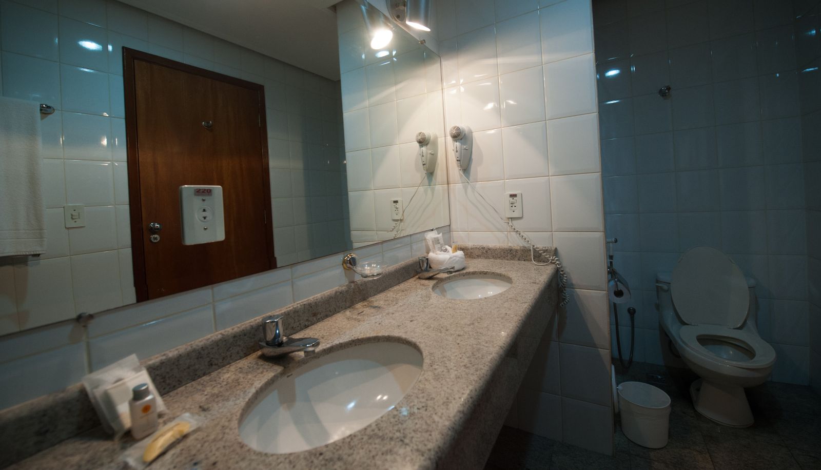 Bagno - Carlton Plaza Hotel São José dos Campos