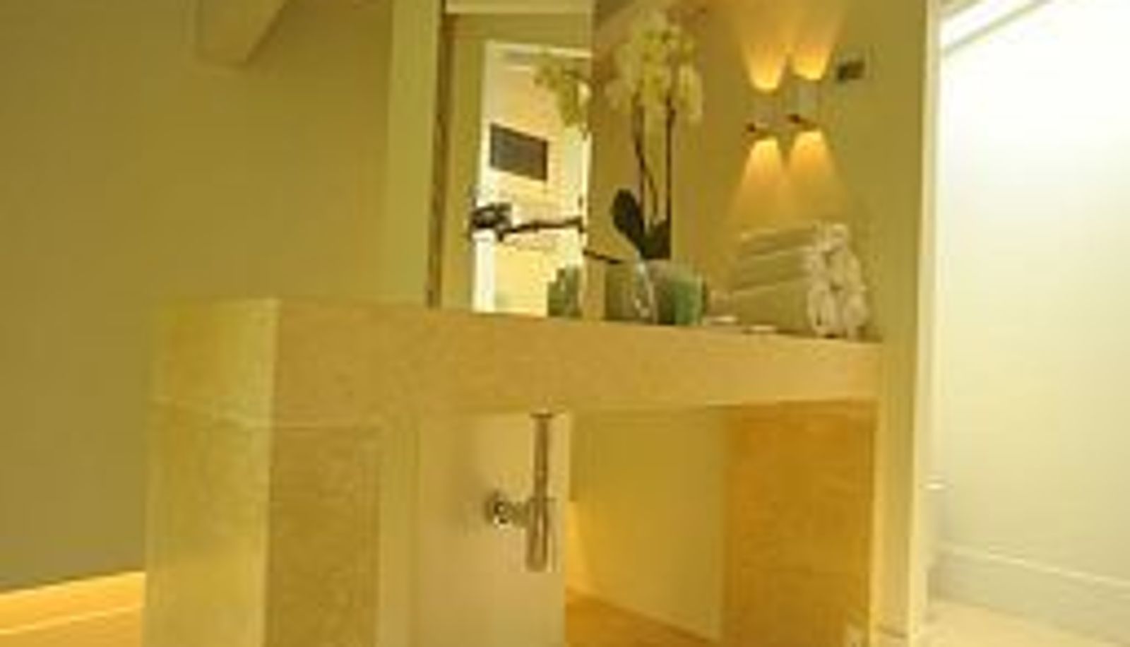 Bathroom - C-Rooms