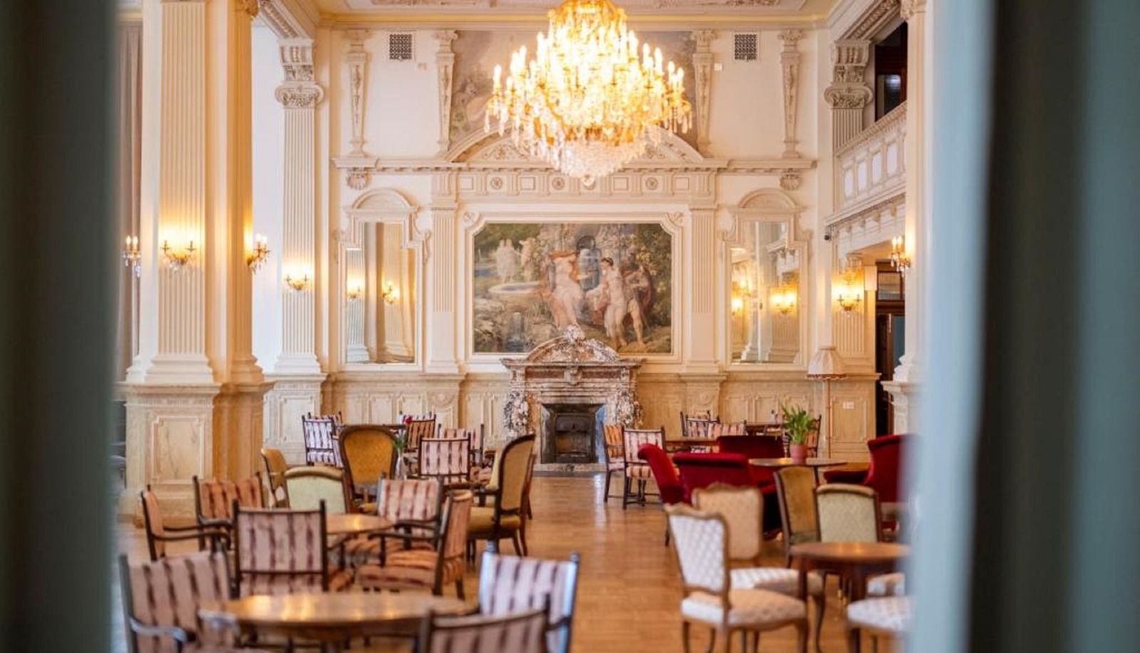 Breakfast room within the restaurant - Scuol Palace Culture, Nature & Health