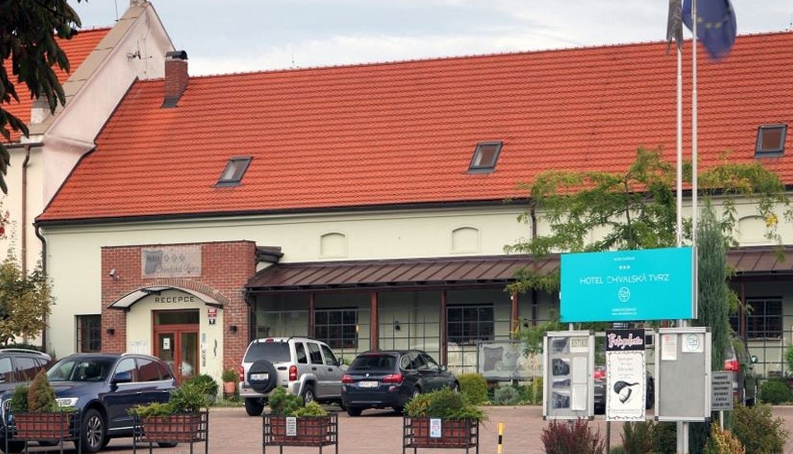 Hotel outdoor area - Chvalska Tvrz