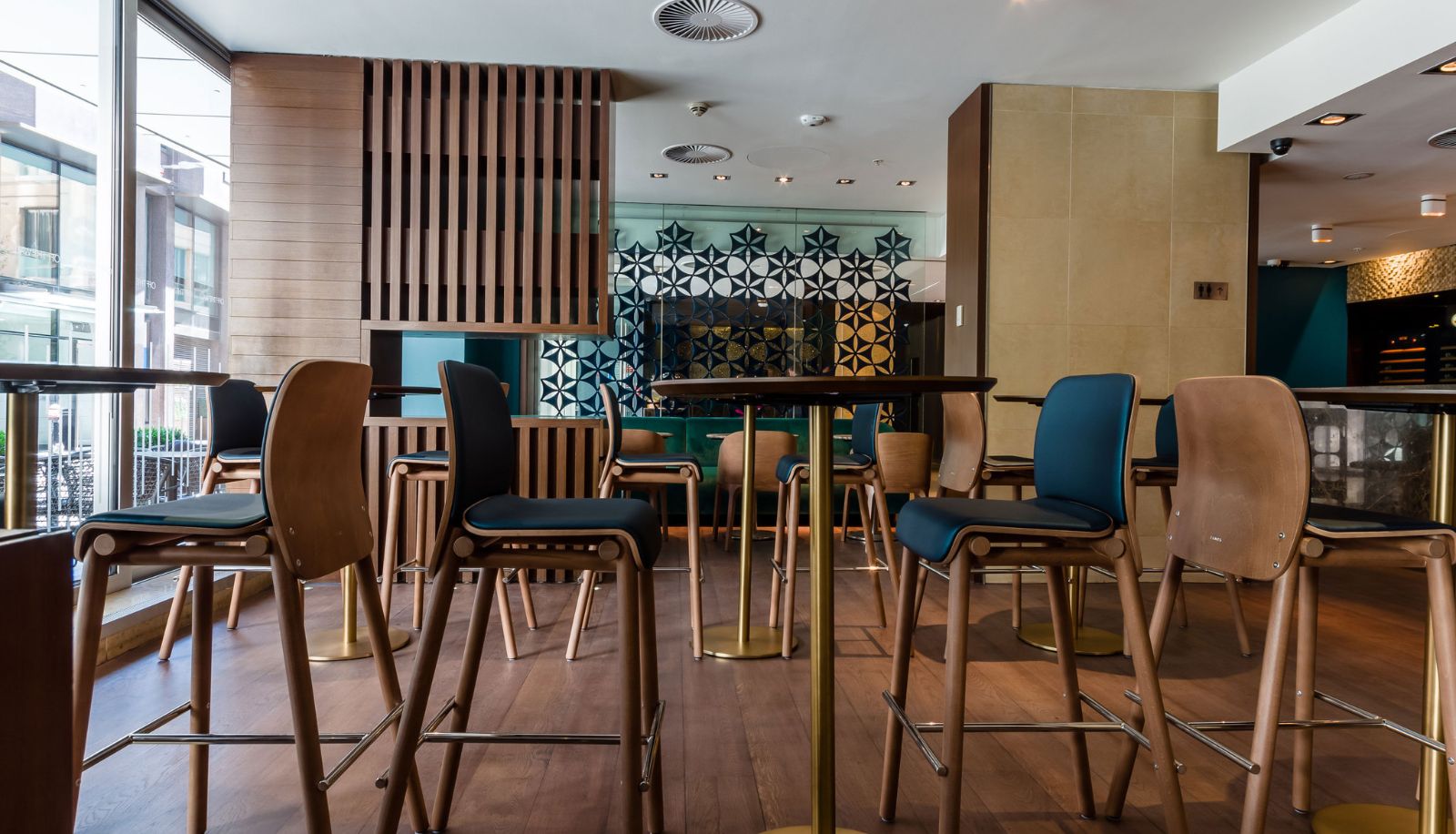 Bar - CLAYTON HOTEL LONDON WALL