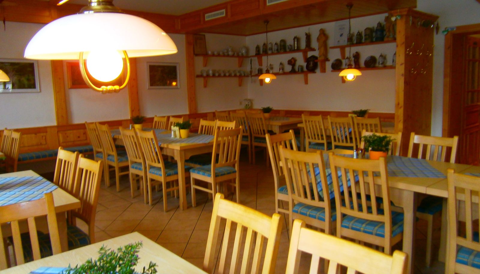 Salle de petit-déjeuner dans le restaurant - Drei Linden Gasthof