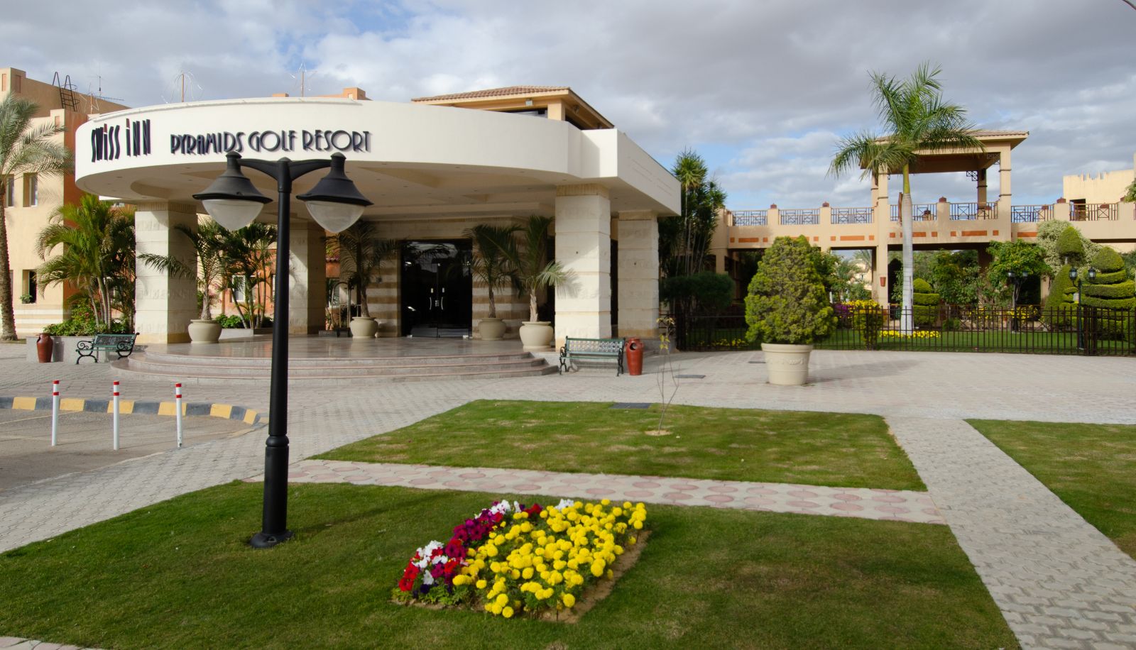 Zona exterior del hotel - Swiss Inn Pyramids Golf Resort