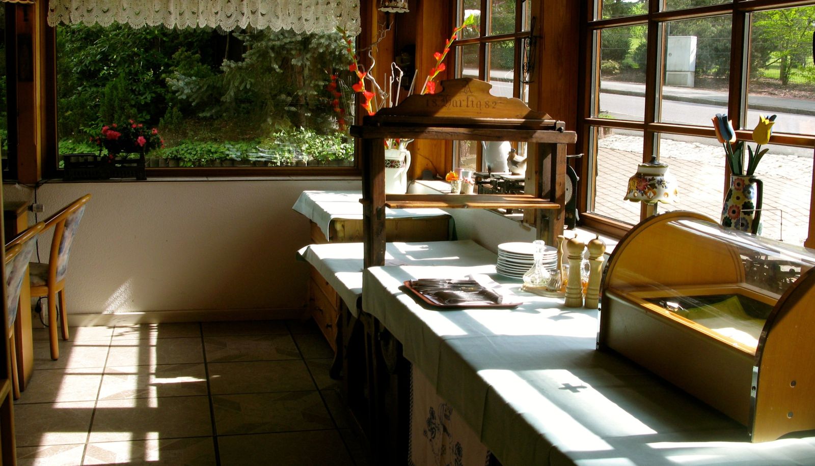 Sala de desayunos dentro del restaurante - Goldener Becher Landhotel