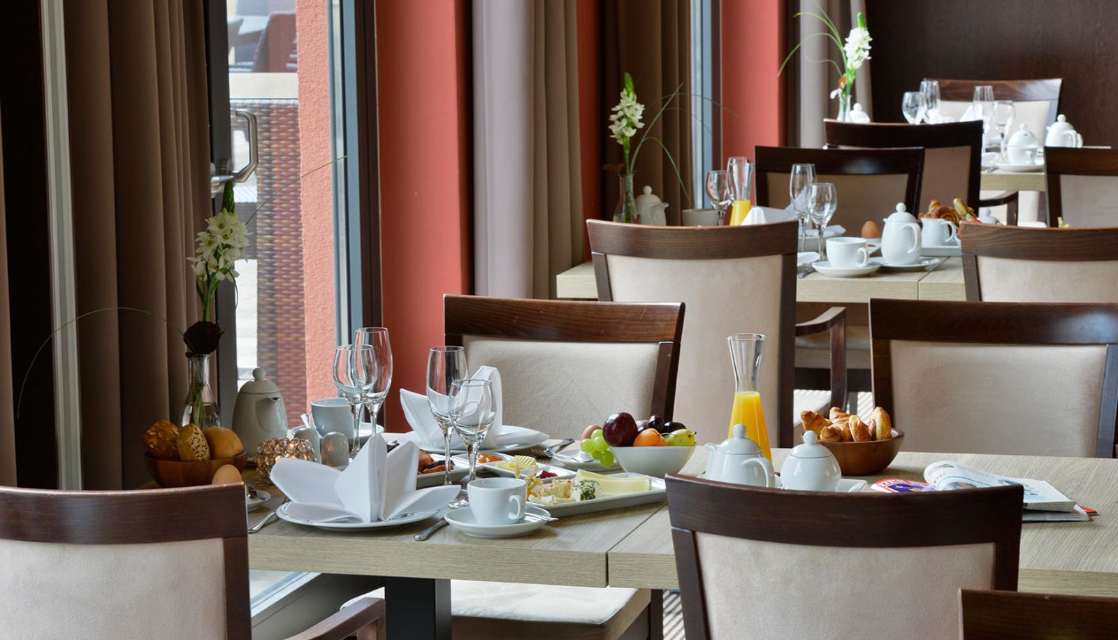 Breakfast room within the restaurant - Schlosshotel Blankenburg Blankenburg