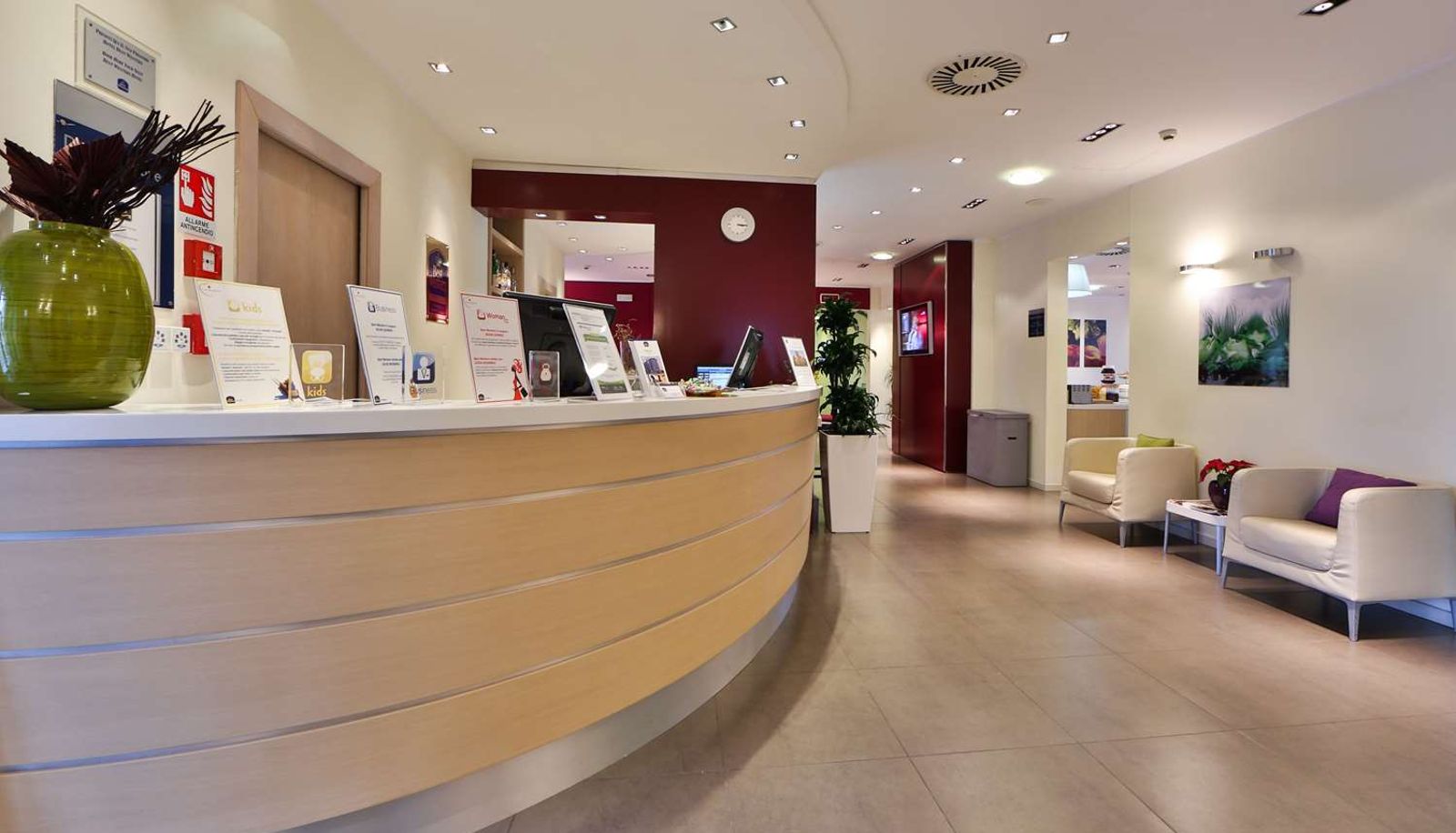 Hall - Best Western Palace Inn