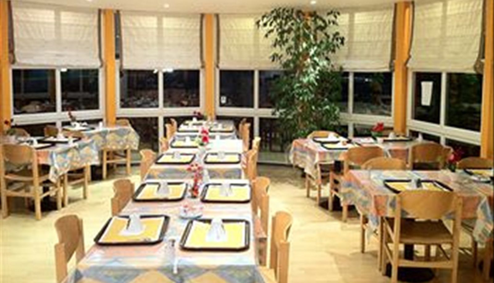 Sala prima colazione all'interno del ristorante - Hôtel Aurillac The Originals Access