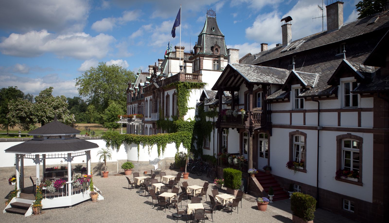 Hotel outdoor area - Château de Pourtalès