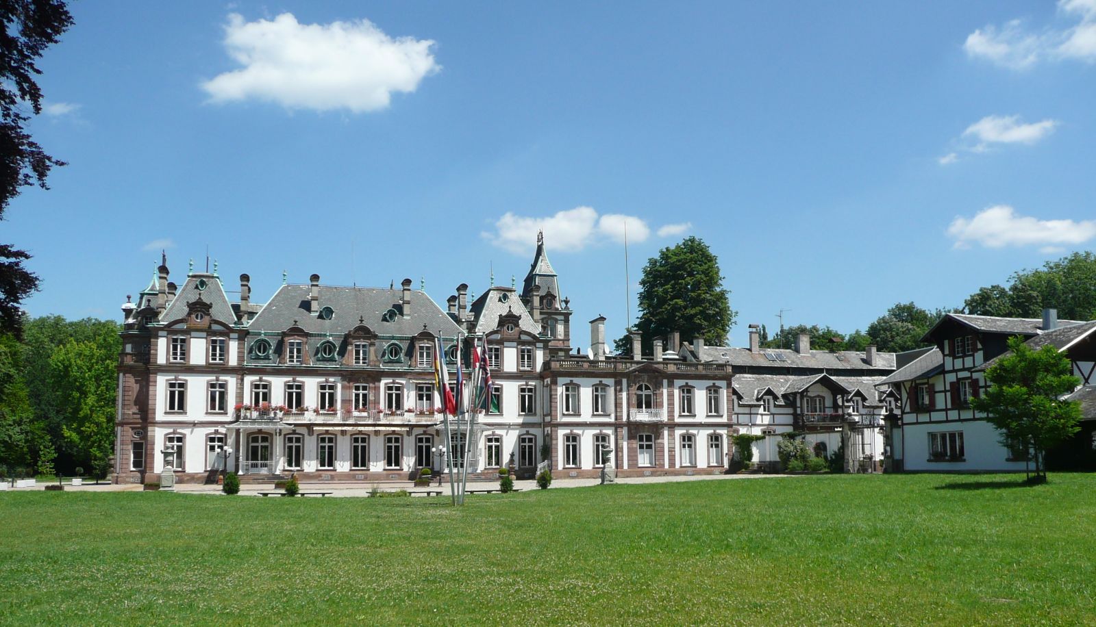 Hotel outdoor area - Château de Pourtalès