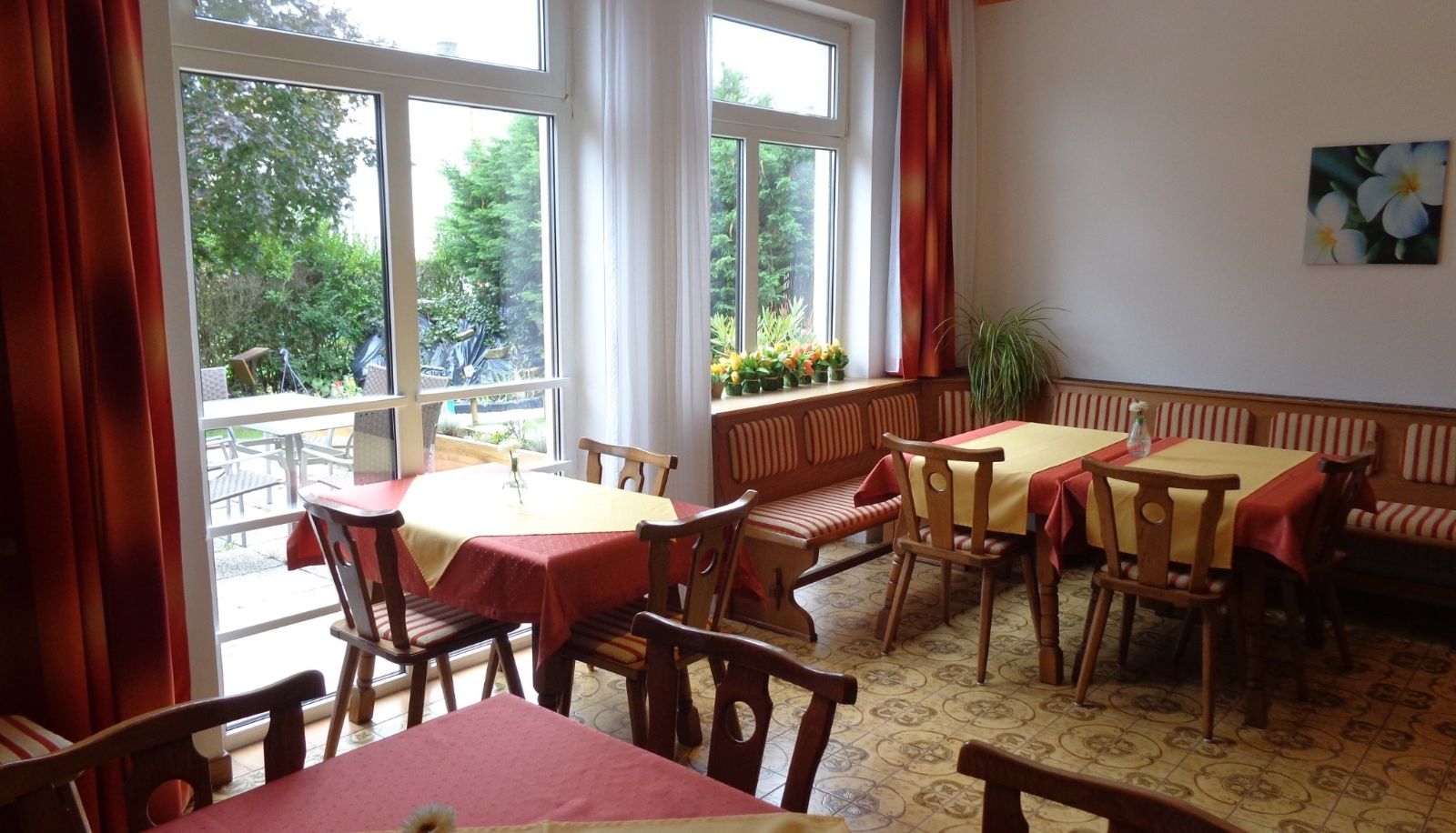 Sala de desayunos dentro del restaurante - WohlfühlPension IllmitzerHof