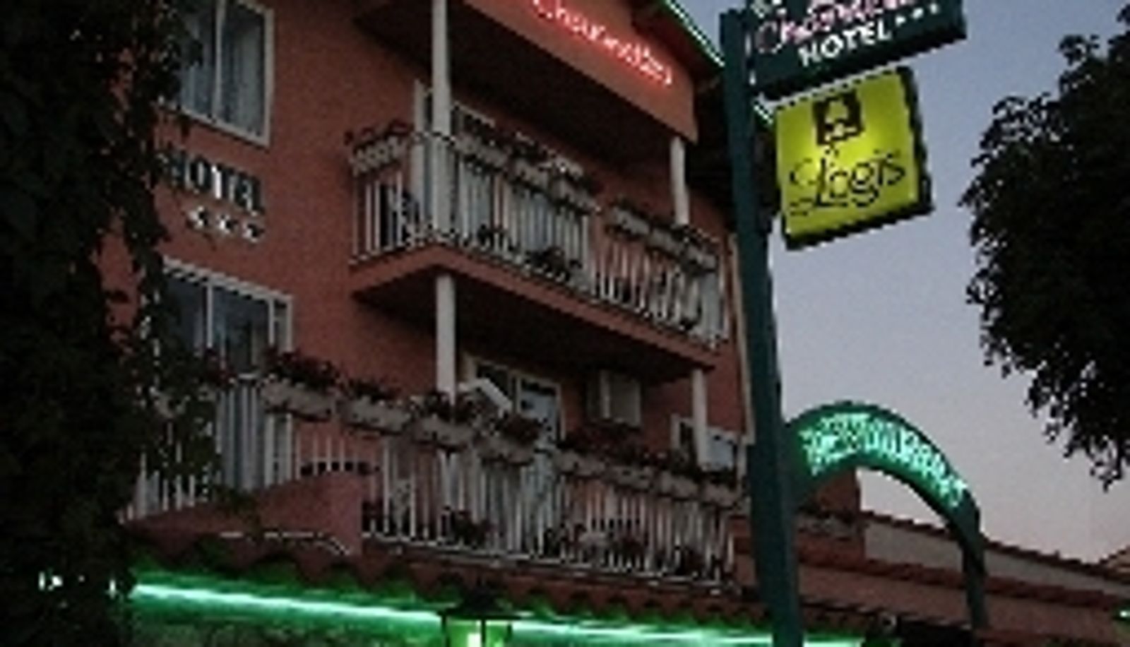Zewnętrzna część hotelu - Les Charmettes Logis
