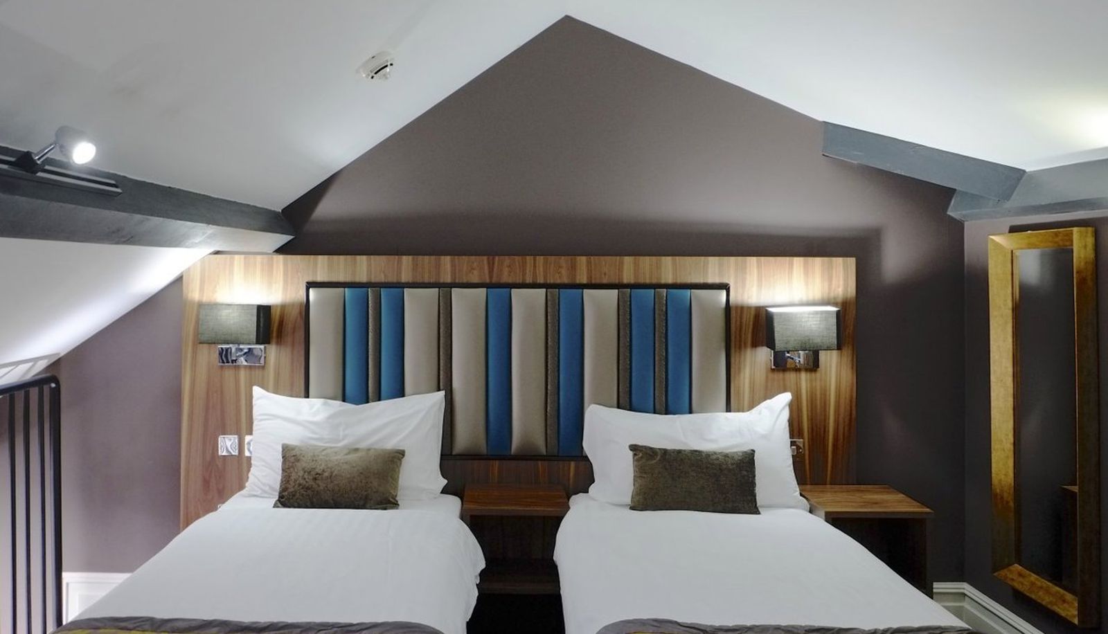 Room - Roomzzz Manchester