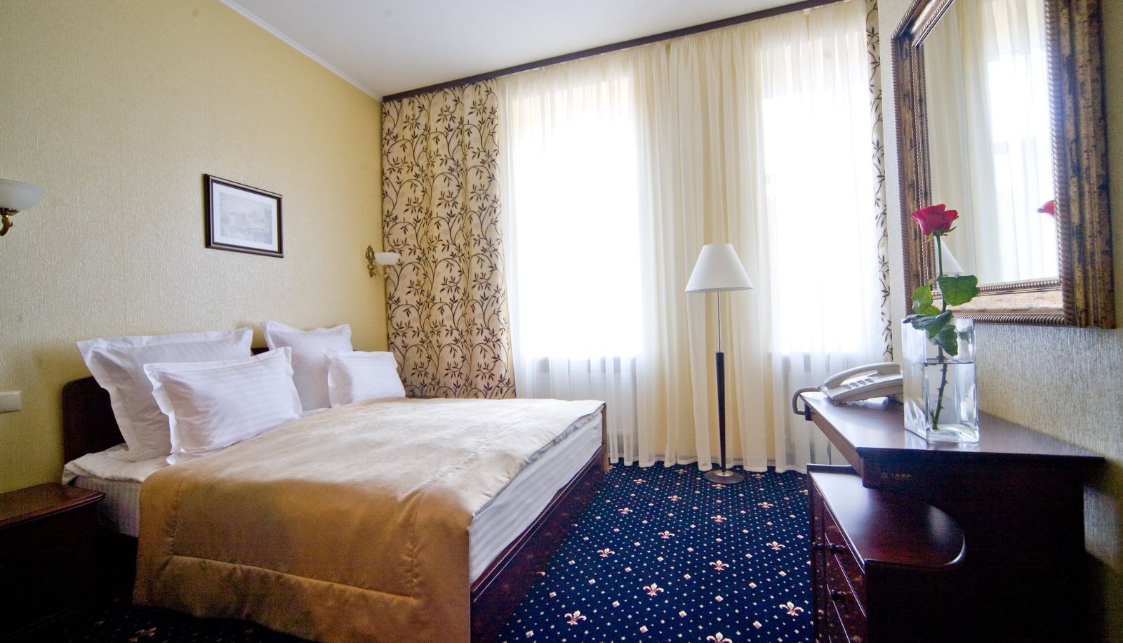 Room - Gostinii Dvor Гостинный двор