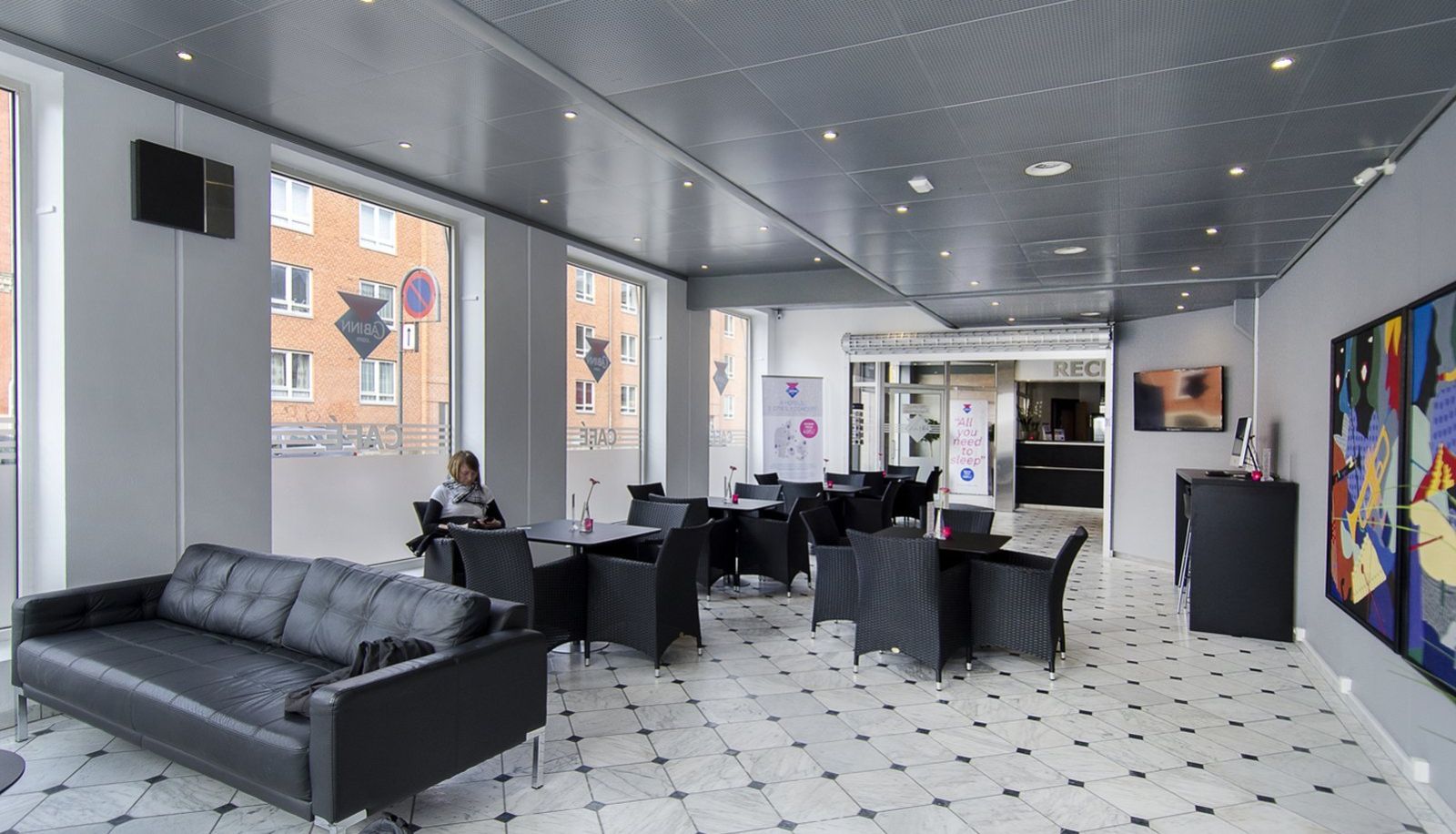 Hall - Cabinn Express