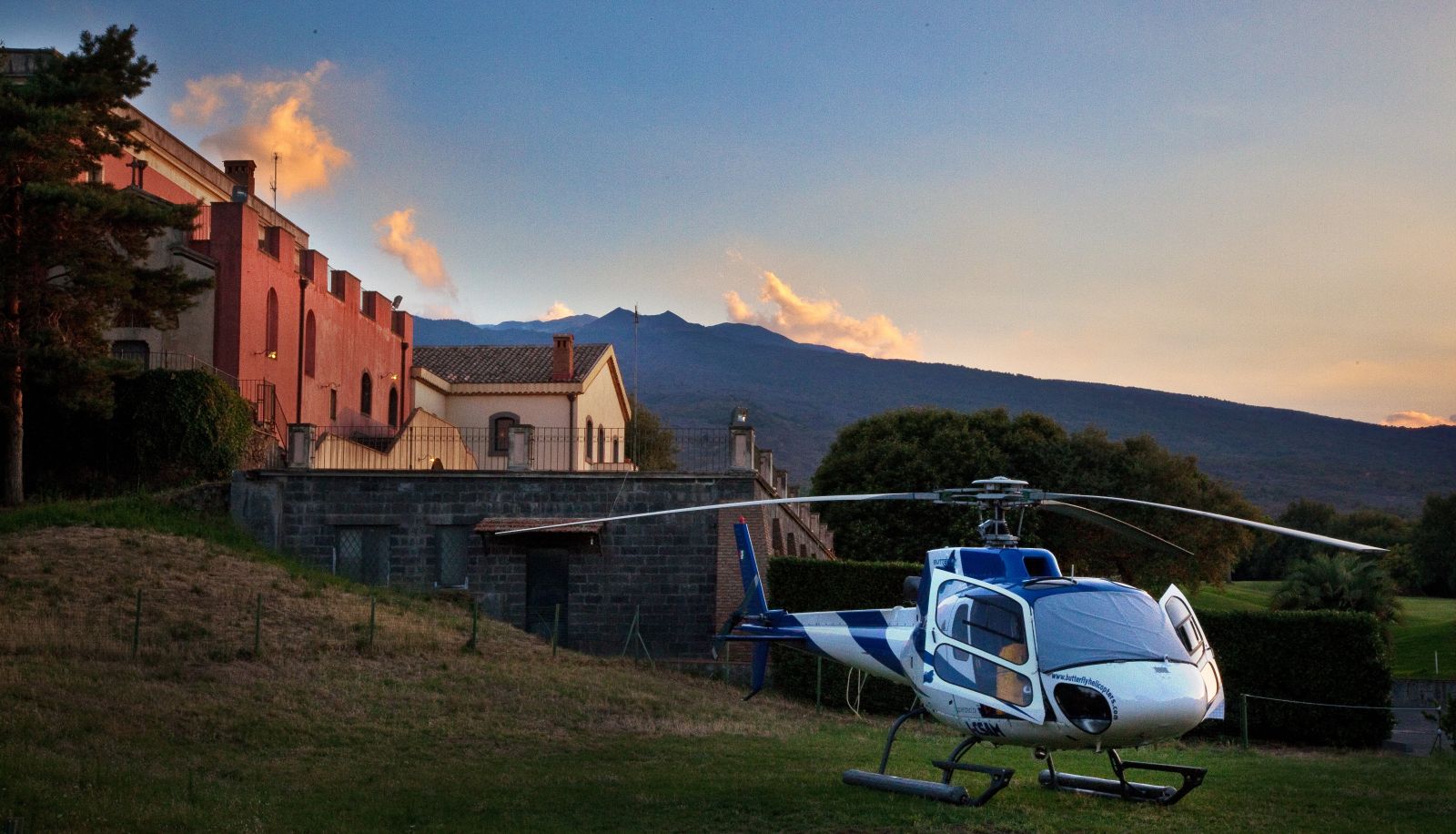 Hotel outdoor area - Picciolo Etna Golf Resort & Spa Curio Collection by Hilton