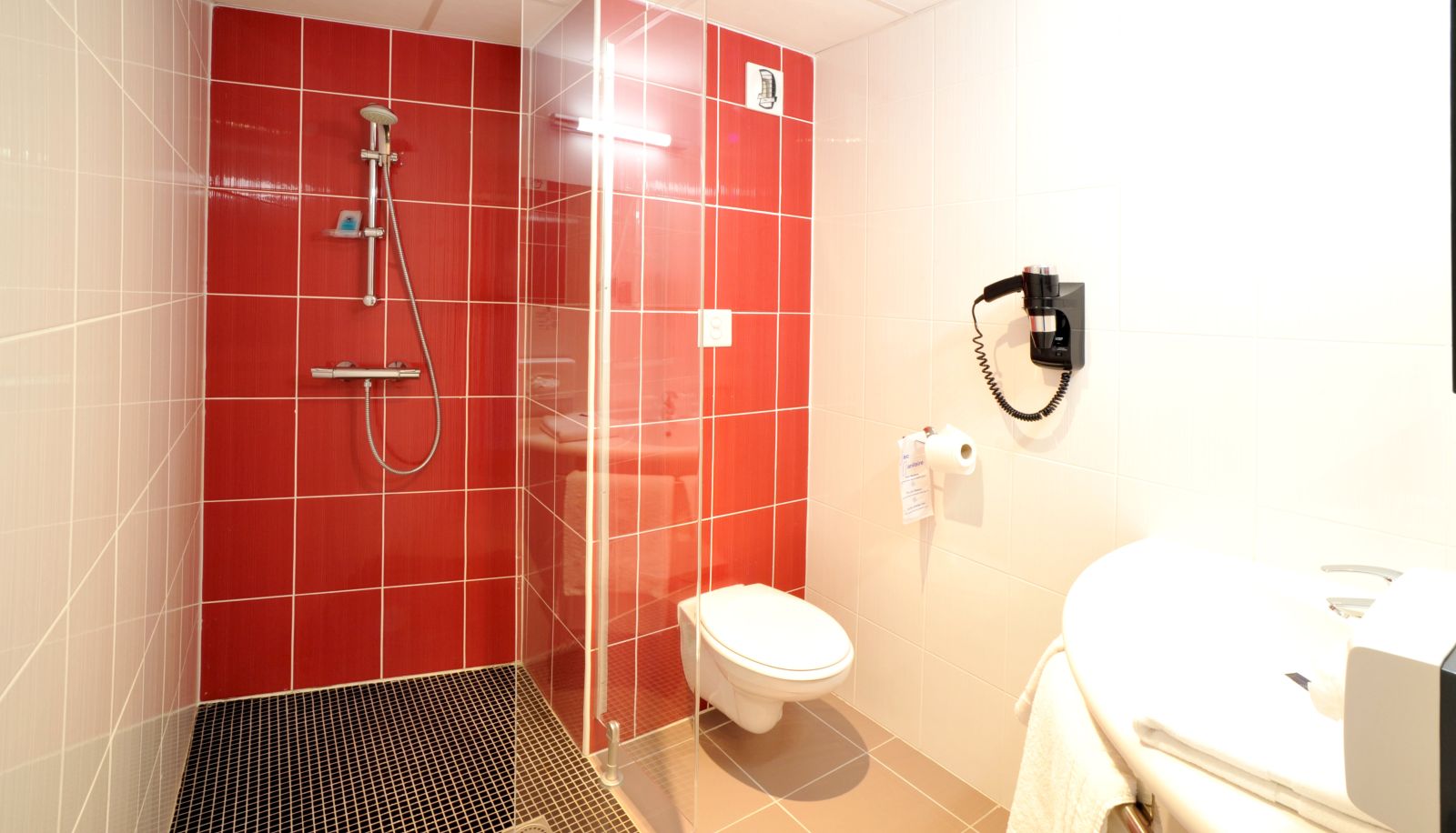 Bathroom - Hôtel Novella Premium The Originals City Nantes Est