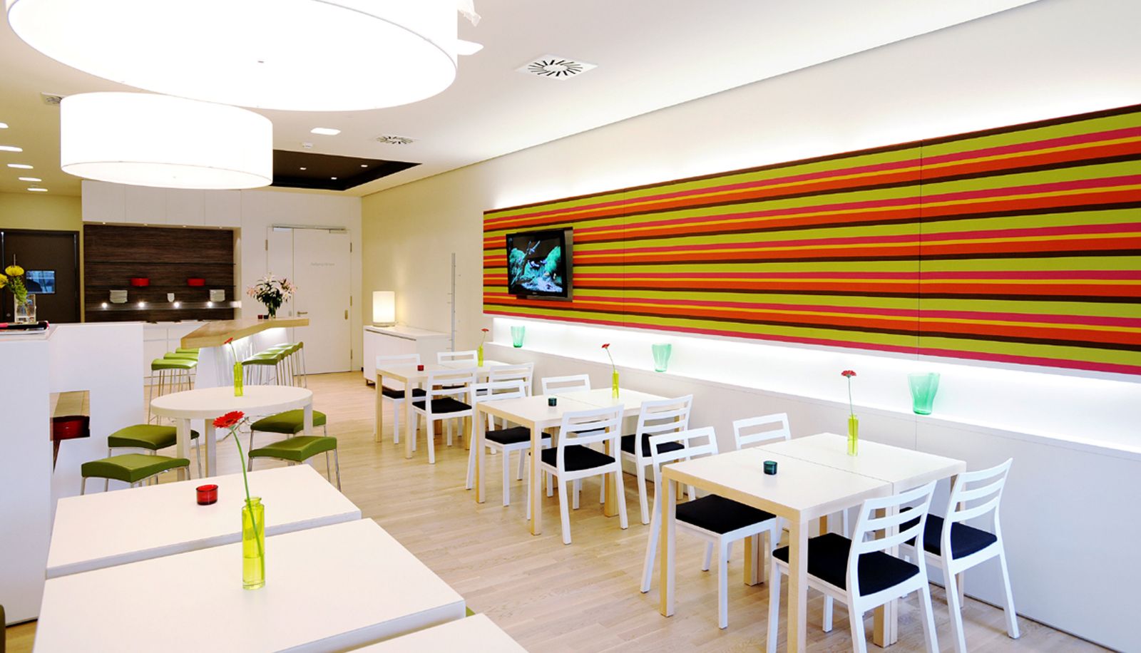 Sala śniadaniowa w restauracji - harry's home Dornbirn