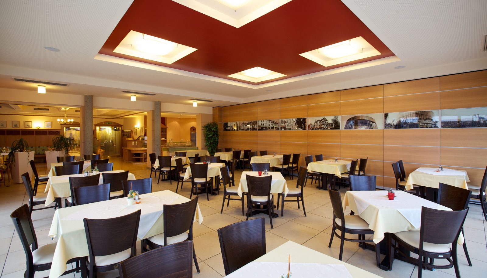 Sala de desayunos dentro del restaurante - Allmer