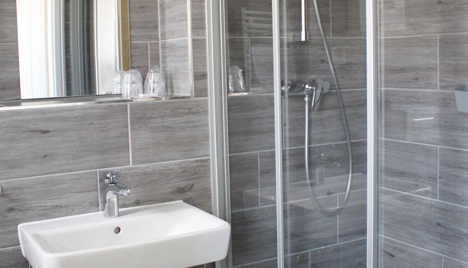 Bagno - Leo's Restauration Pension