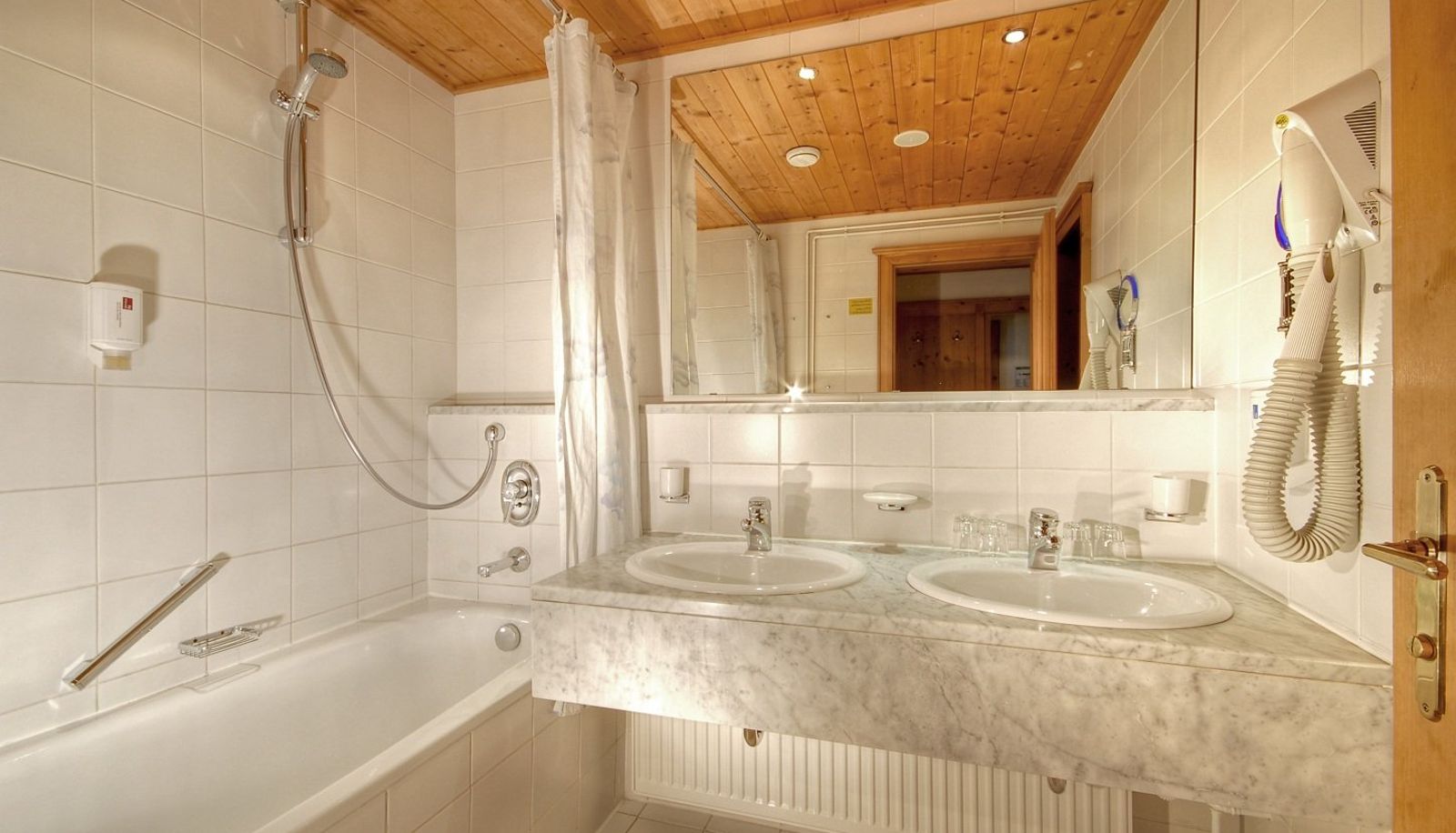 Bathroom - Goldried Hotel