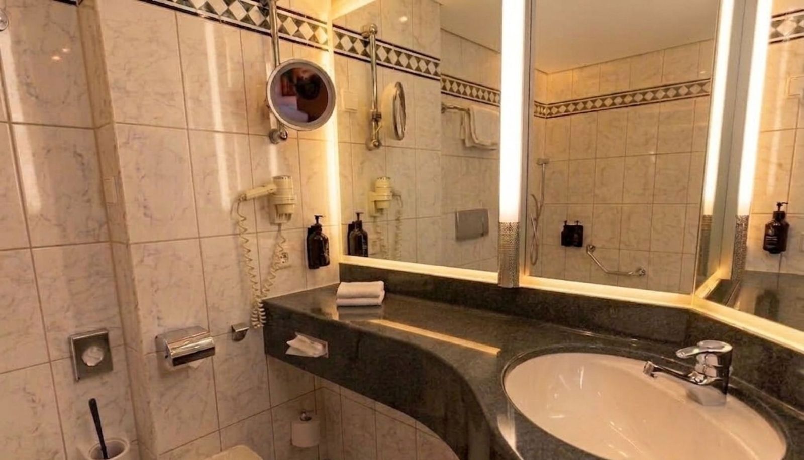 Badezimmer - c/o 56 Hotel Chemnitz