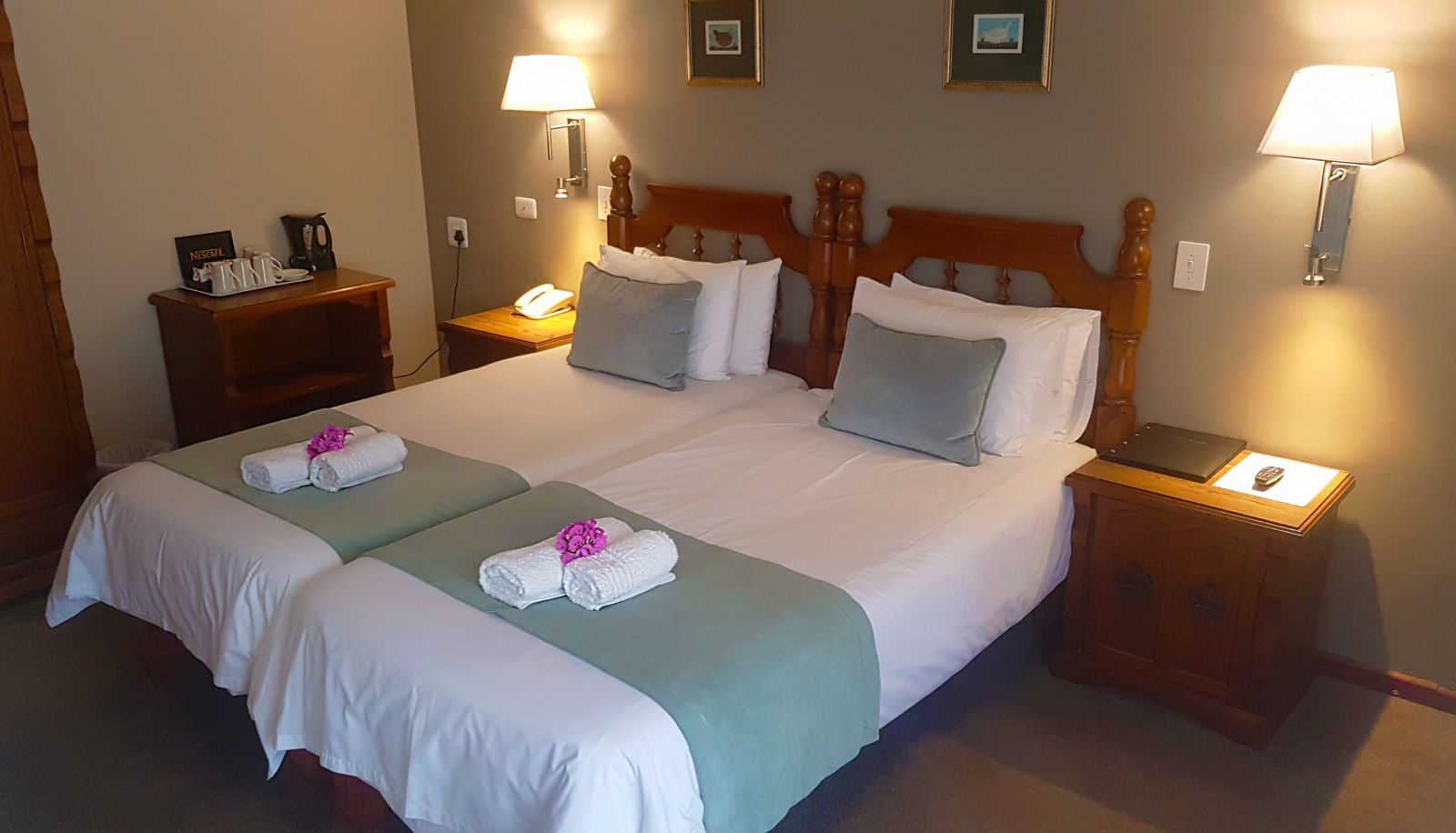 Quadrupla - Eight Bells Mountain Inn