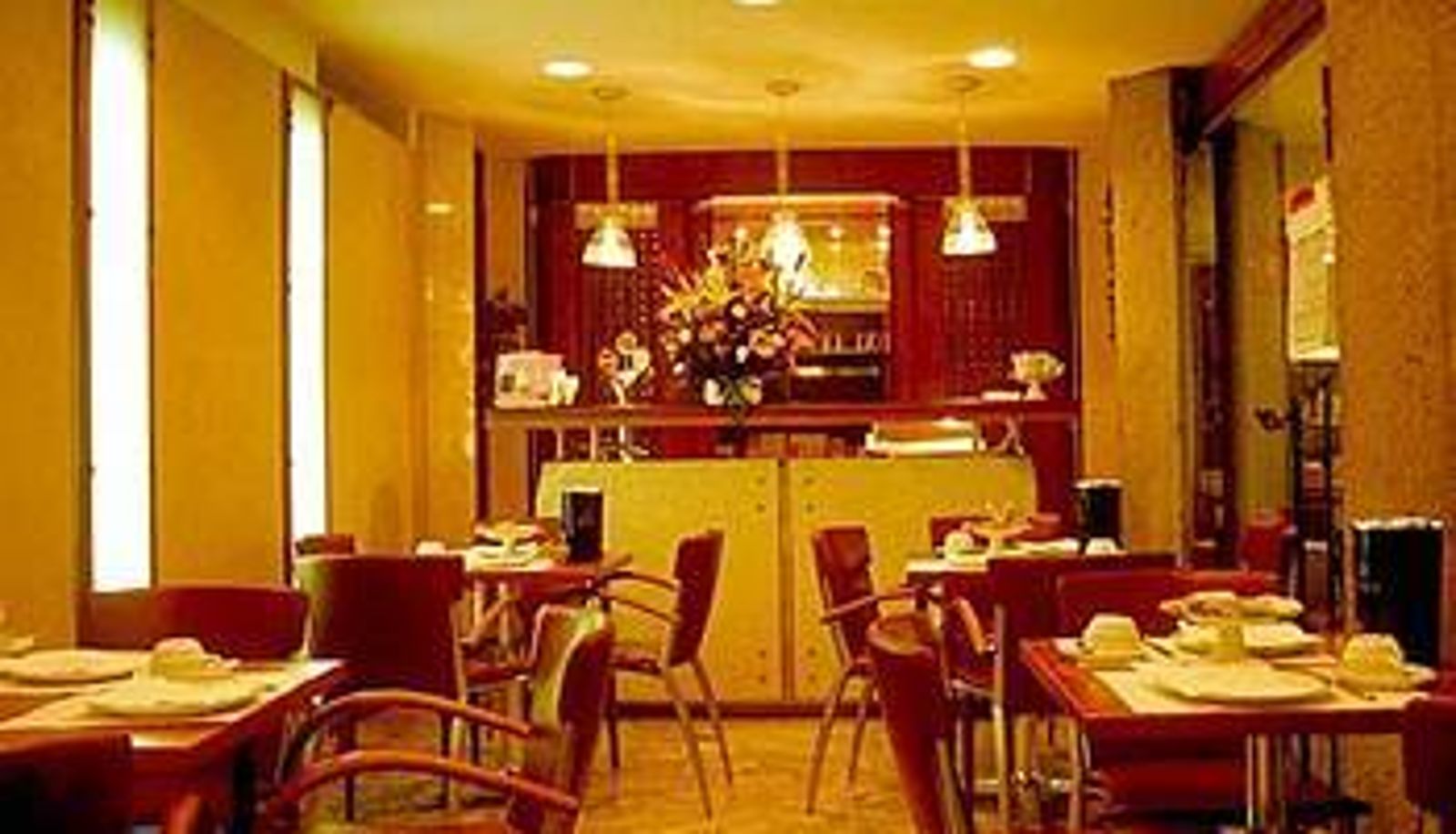 Bar - Ambassador Tre Rose