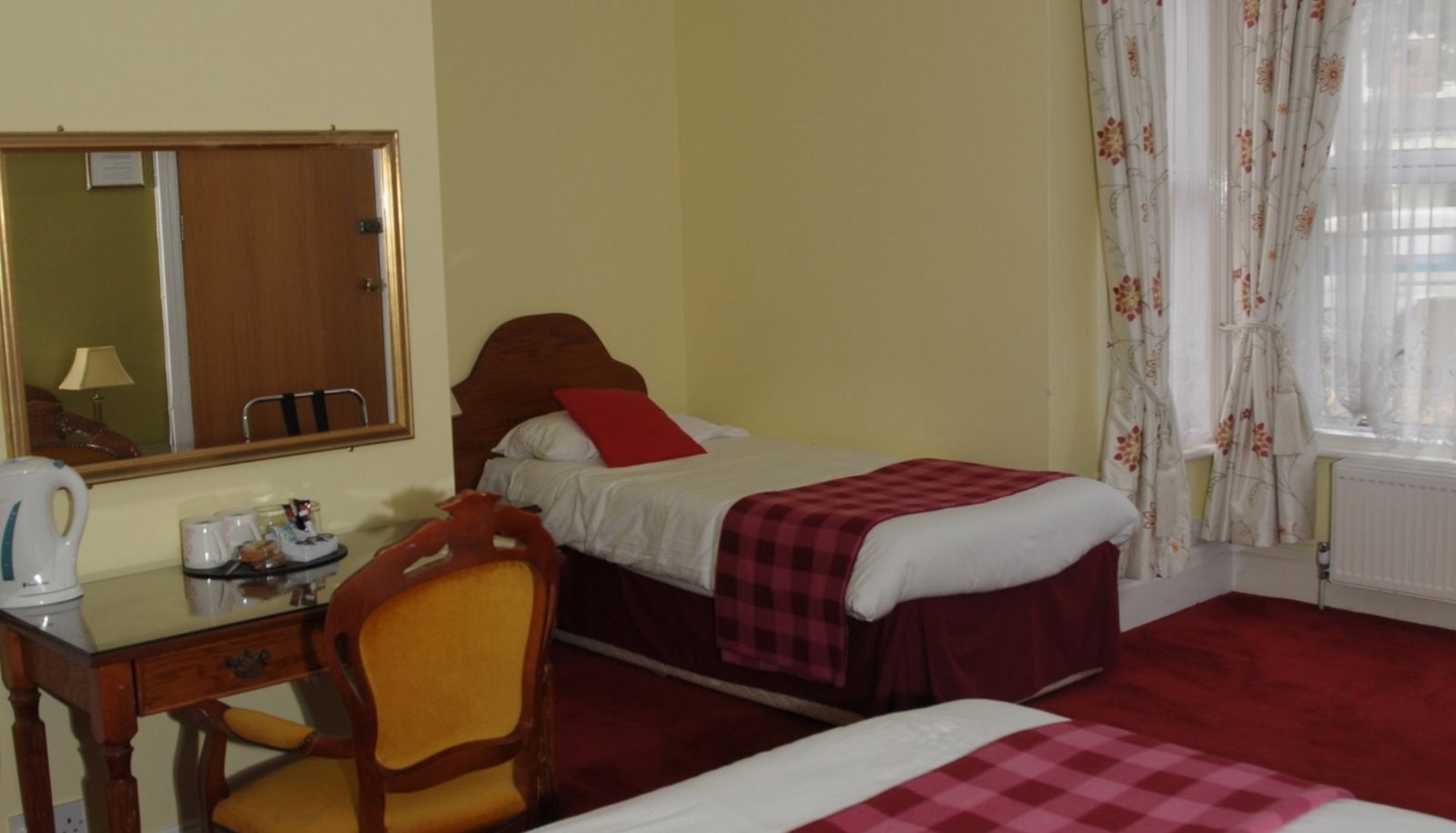 Family room - Wimblehurst Hotel